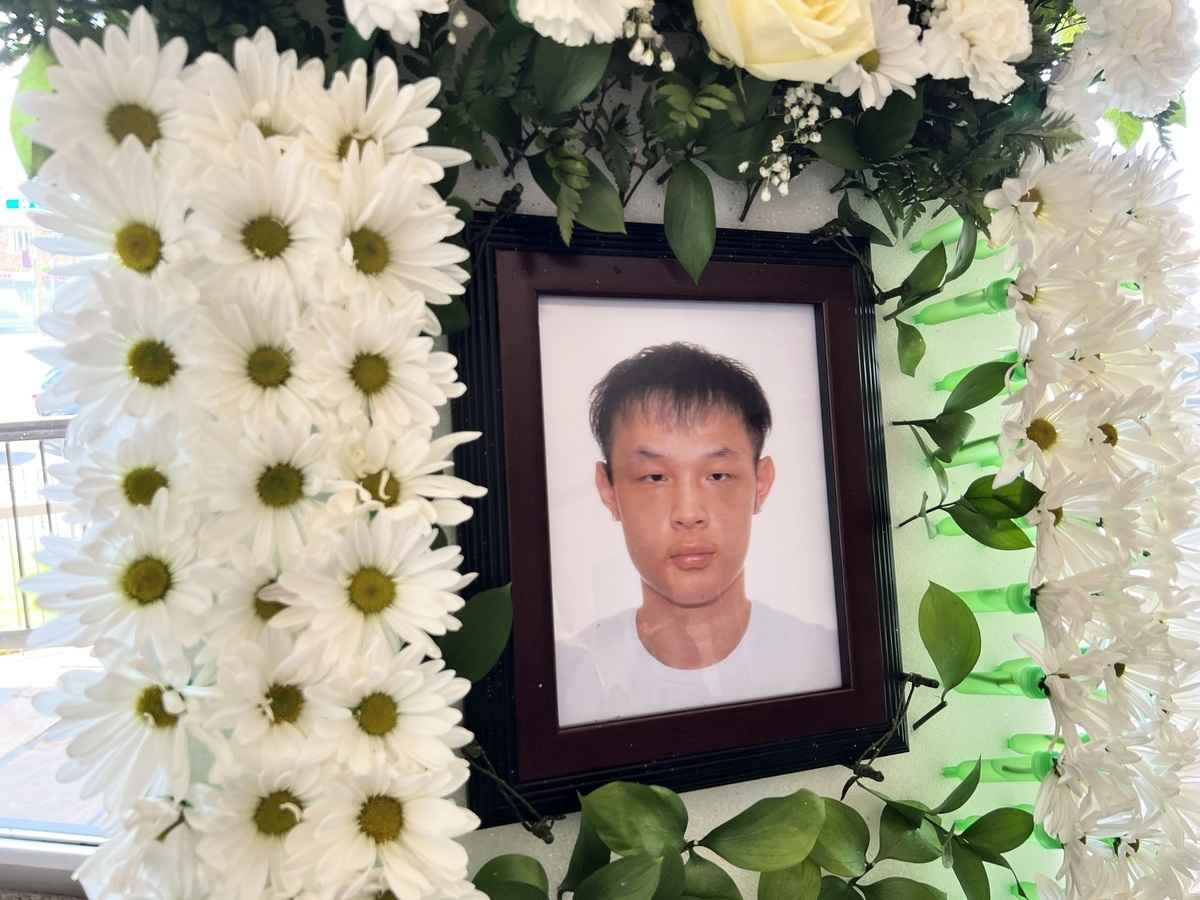 19歲的遇害華裔青年黃偉（Dereck Tsoi Hoang）。（蔡溶／大紀元）