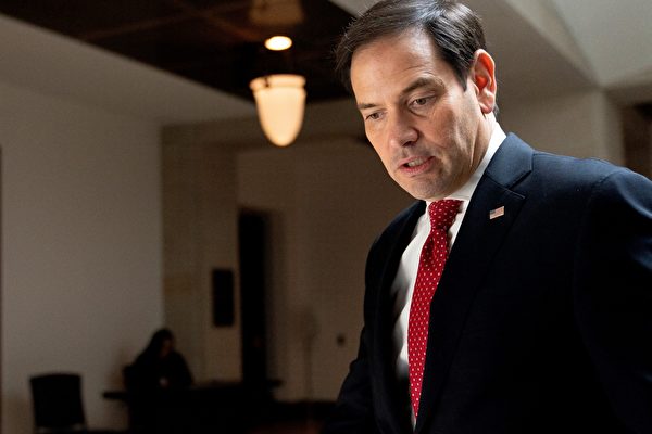 2023年4月19日,美國參議員魯比奧(Marco Rubio)抵達國會參加關於傑克‧特謝拉(Jack Teixeira)數據洩露的閉門簡報會。(Stefani Reynolds/AFP via Getty Images)