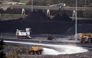 中共限煤令讓進口商四處採購 推升各地煤價