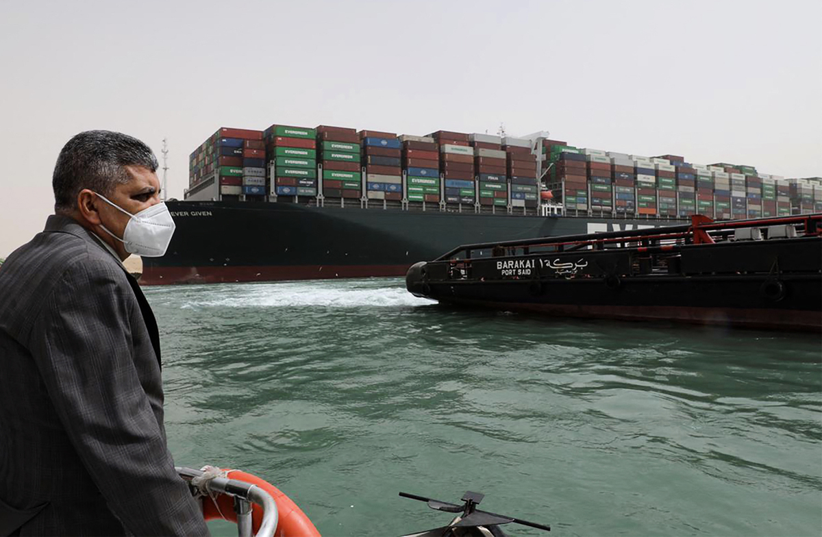 2020年3月23日，長榮海運超大型貨櫃輪「長賜輪」（Ever Given）北向通往蘇伊士運河時，發生擱淺事故。（Suez CANAL/AFP）