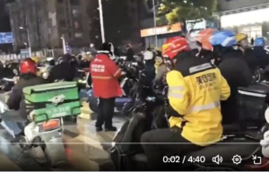 繼長沙後 四川自貢再現外賣騎手群體抗議