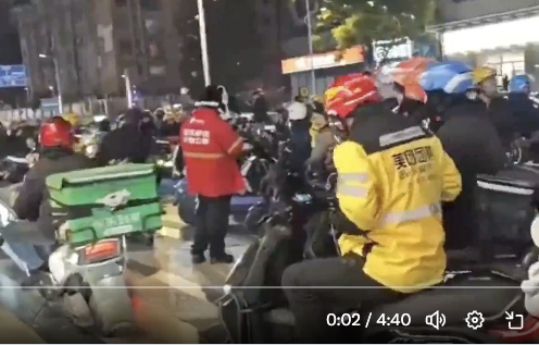 繼長沙後 四川自貢再現外賣騎手群體抗議