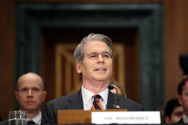 美財長：伊朗領導層正瘋狂把錢匯出境外