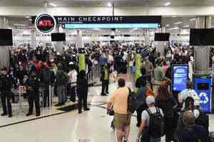 特朗普將頒令支付TSA薪資 以緩解美國機場亂象