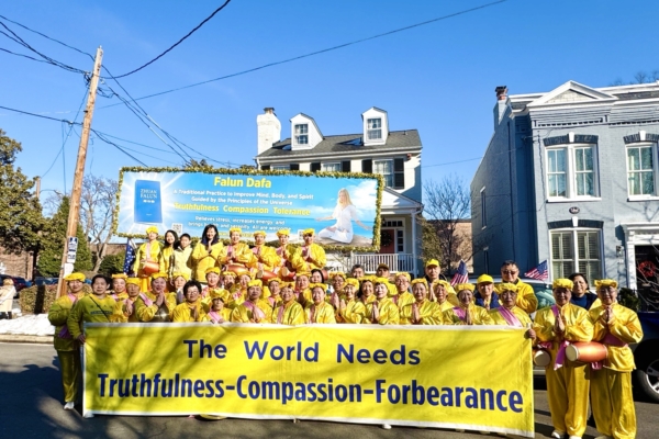 法輪功紐約腰鼓隊新年感恩李洪志先生 真善忍帶來光明與希望