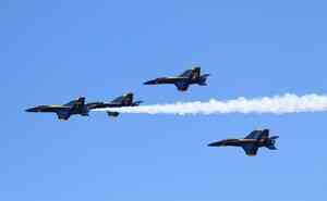 美航母兩軍機墜落南海 5名機組人員均獲救