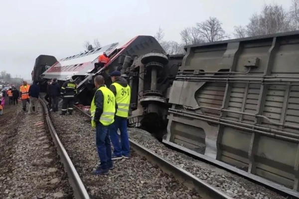 俄羅斯載逾400人列車脫軌 至少7傷