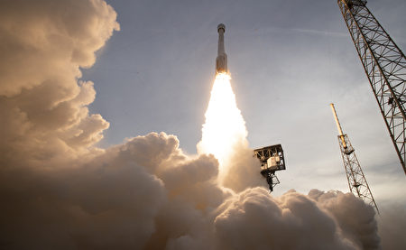 2022年5月19日，美國佛州卡納維拉爾角（Cape Canaveral），聯合發射聯盟的阿特拉斯五號（Atlas V）火箭升空，該任務是將波音的CST-100「星際航線」（Starliner）飛船送入軌道。（Joel Kowsky/NASA via Getty Images）