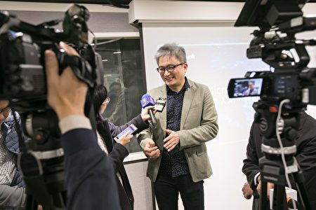 台灣人工智慧實驗室創始人杜奕瑾表示，如果看不到「社群媒體霸權」問題，未來「數位極權」將成為你的問題，他號召有志者一起參與《ptt.ai》計劃。（翻攝杜奕瑾面書）