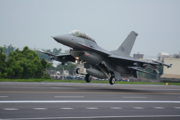 台軍公布監控共軍畫面 F-16戰機瞄準殲-15