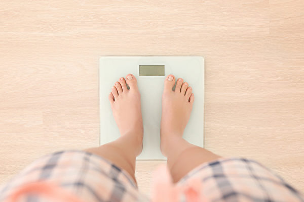 肥胖會增加癌症風險，當一個人越胖、體重超重的時間越長，罹癌風險會增加。（Shutterstock）