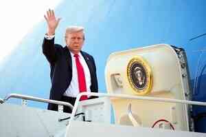 特朗普啟程前往阿拉斯加 會晤普京前回答記者提問