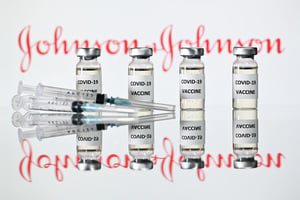 強生疫苗或引發嚴重血栓 FDA籲暫停接種
