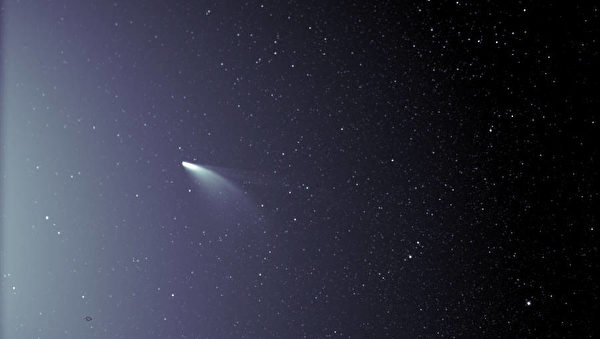 美國太空總署（NASA）的帕克太陽探測器（Parker Solar Probe）在正確的時間和正確的位置，捕捉到NEOWISE彗星罕見不可思議的圖像。（Credits: NASA/Johns Hopkins APL/Naval Research Lab/Parker Solar Probe/Brendan Gallagher）