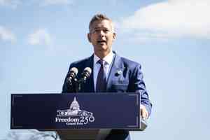 美交通部長：霍爾木茲海峽船隻保險準備就緒