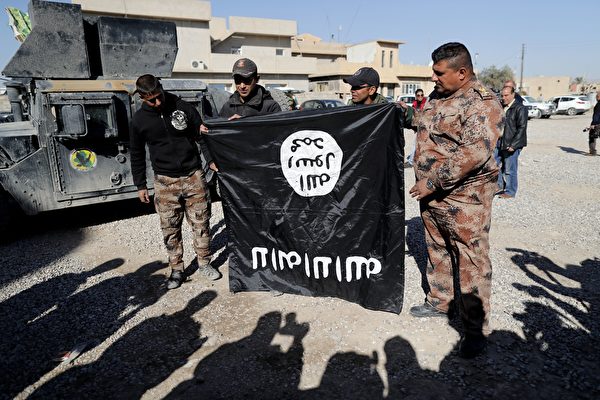 以美國為首的聯軍空襲團隊及伊拉克地面部隊，自10月17日開始聯手攻擊在伊拉克的伊斯蘭國（IS）摩蘇爾大本營，近日有重大進展。（THOMAS COEX/AFP/Getty Images）