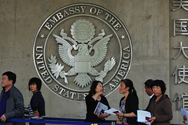 圖為美駐華大使館。（Mark Ralston/AFP/GettyImages）