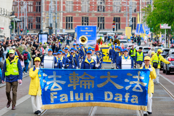 歐洲學員荷蘭首都慶大法日 政要到場祝賀