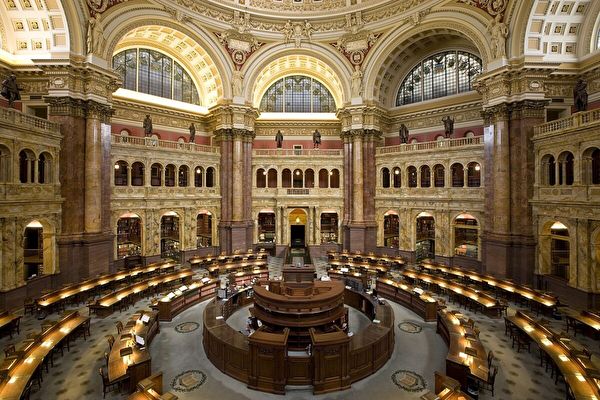 美國國會圖書館（the Library of Congress）的大閱覽室（the Main Reading Room）。（公有領域）