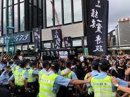 戈壁東：七一之殤 被非法佔領的香港在風雨中哭泣
