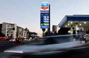 伊朗危機衝擊中東石油供應 油價上漲1%