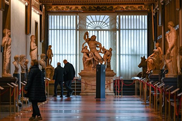 1月21日，烏菲齊美術館重新開放。圖為：美術館的雕塑大廳。（VINCENZO PINTO/AFP via Getty Images）