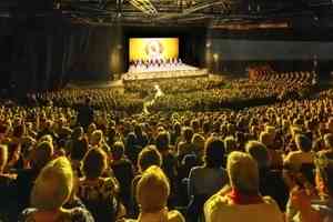 神韻利摩日再爆滿 法國歌唱家讚耳目一新