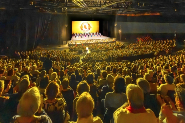 神韻利摩日再爆滿 法國歌唱家讚耳目一新