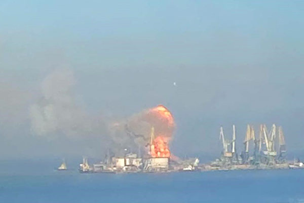 周四（2022年3月24日）烏克蘭武裝部隊說，他們摧毀了俄羅斯大型登陸艦「奧爾斯克號」（Orsk）。（Ukrainian Navy/AFP）