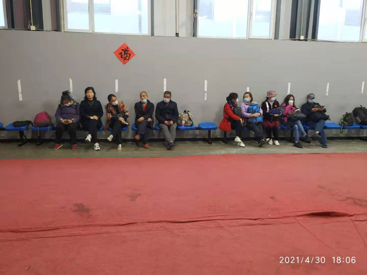 重慶十餘訪民連續兩日在北京，都因警方查身份證後被帶到派出所。4月30日，有12人被扣押在天安門分局治安大隊。（受訪者提供）
