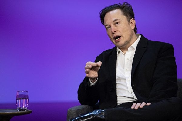 Tesla行政總裁埃隆‧馬斯克（Elon Musk）想要改變自己日常生活中的一個壞習慣。圖為2022年4月14日，馬斯克在溫哥華舉行的「 TED2022：新時代會議」上發表講話 。（ Ryan Lash/TED Conferences/AFP）
