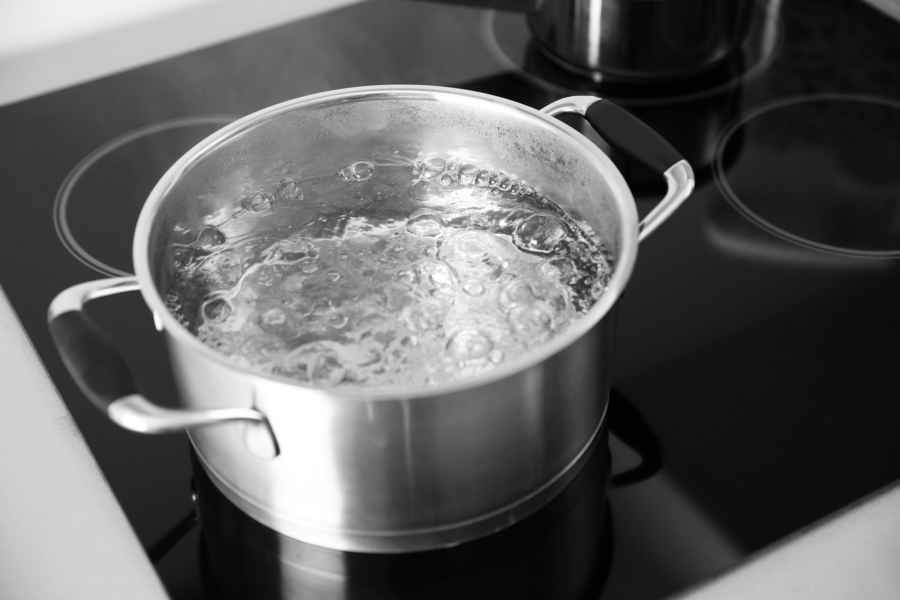 研究：把水煮沸再喝 可去除90%塑膠微粒