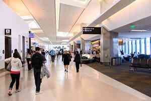 搭機吃甚麼健康又解饞 營養師推薦七種小吃