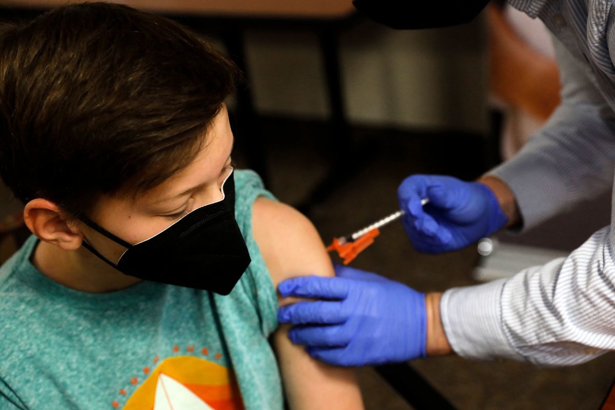 專家認為，在荷蘭為12至16歲的兒童接種疫苗還為時尚早。（JEFF KOWALSKY/AFP via Getty Images）