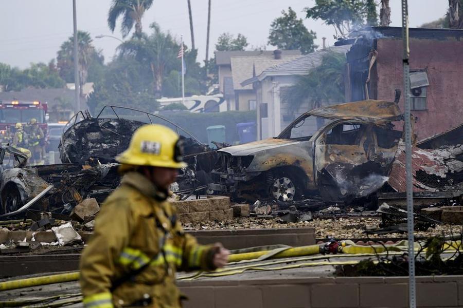 美國加州小型飛機墜落民居 至少4死傷兩房屋焚燬