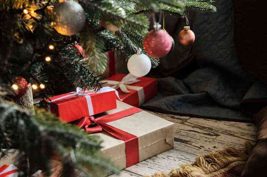 英男連唱聖誕歌曲42小時 挑戰世界紀錄