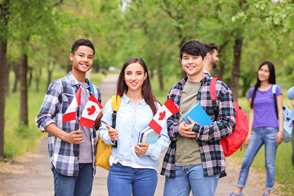 留住更多國際學生 加拿大移民部承諾採取措施