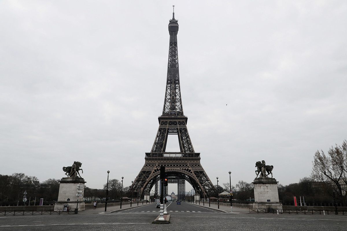 3月18日的巴黎埃菲爾鐵塔。 （LUDOVIC MARIN/AFP via Getty Images）