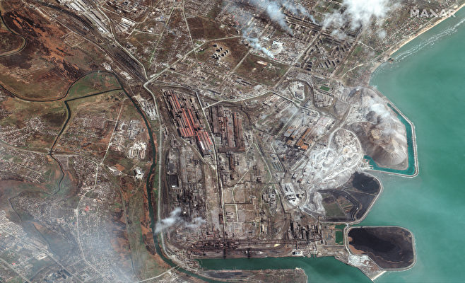 2022年4月12日，烏克蘭南部港口城市馬里烏波爾（Mariupol）阿佐夫斯塔爾鋼鐵廠（Azovstal Iron and Steel Works）俯瞰圖。