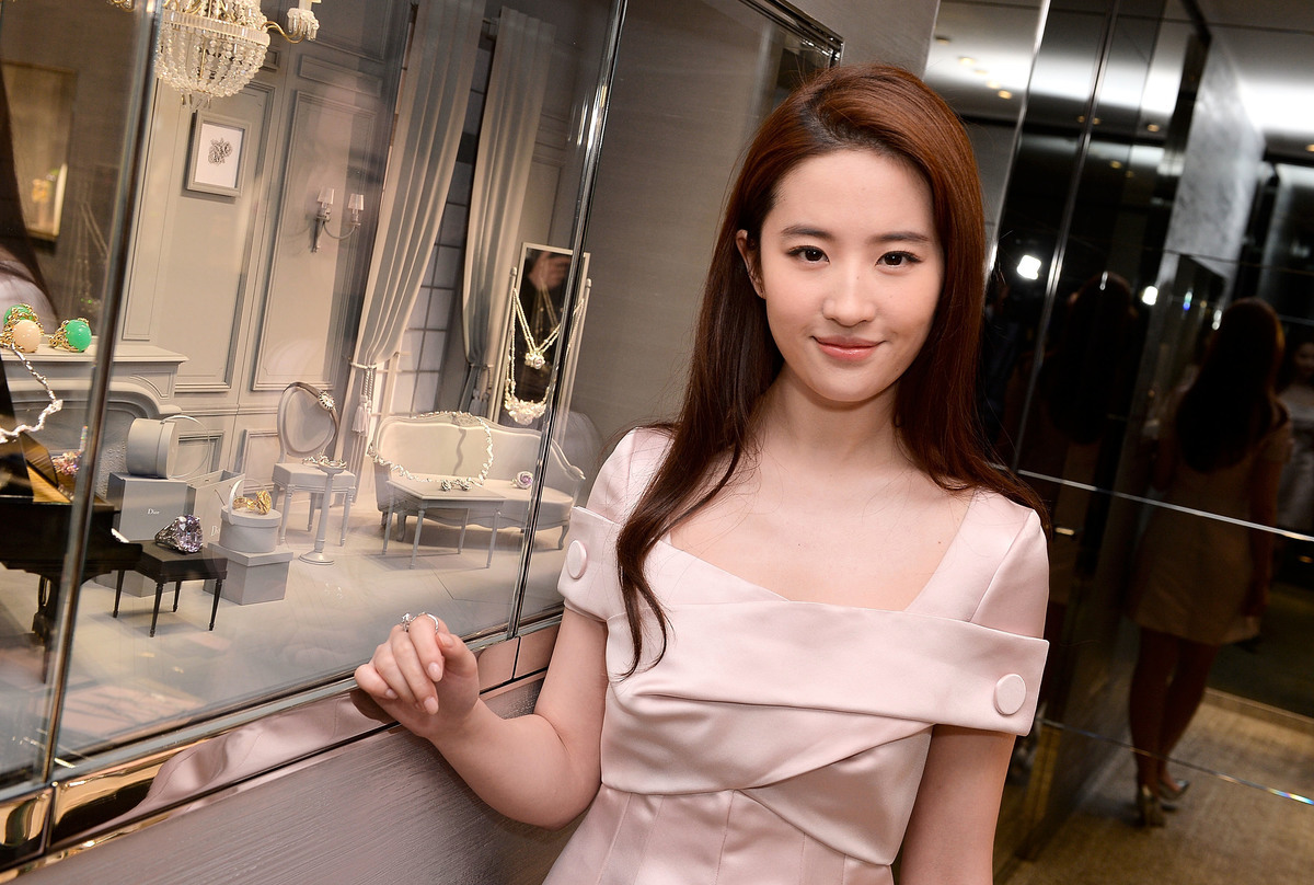 《花木蘭》女主角劉亦菲在微博「挺港警」，引發了抵制其電影的行動。 （Getty Images）