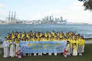 紐西蘭大法弟子恭祝李大師過年好