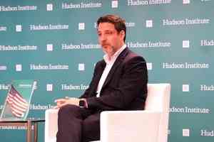 美前情報官：當今世界 監控無處不在