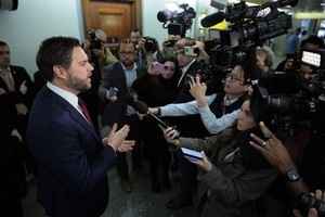 萬斯:烏克蘭須「重坐談判桌」才有機會恢復美國軍援