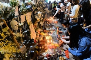 組圖：太子站8.31恐襲兩個月靜坐悼念逝者