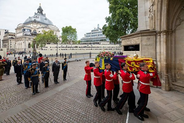 9月19日，英國為女王伊利沙伯二世舉行隆重的國葬。（Geoff PUGH/POOL/AFP）