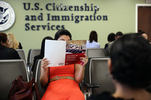 移民局廢除特朗普時期規定 恢復補充材料政策