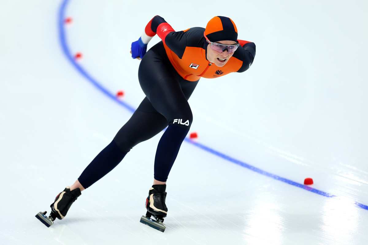 2022年2月5日，2022冬季奧林匹克運動會速度滑冰女子3,000米決賽中，荷蘭選手斯豪滕（Irene Schouten）以3分56秒93的成績獲得冠軍，並打破了封塵20年之久的冬奧會紀錄。 （Elsa/Getty Images）