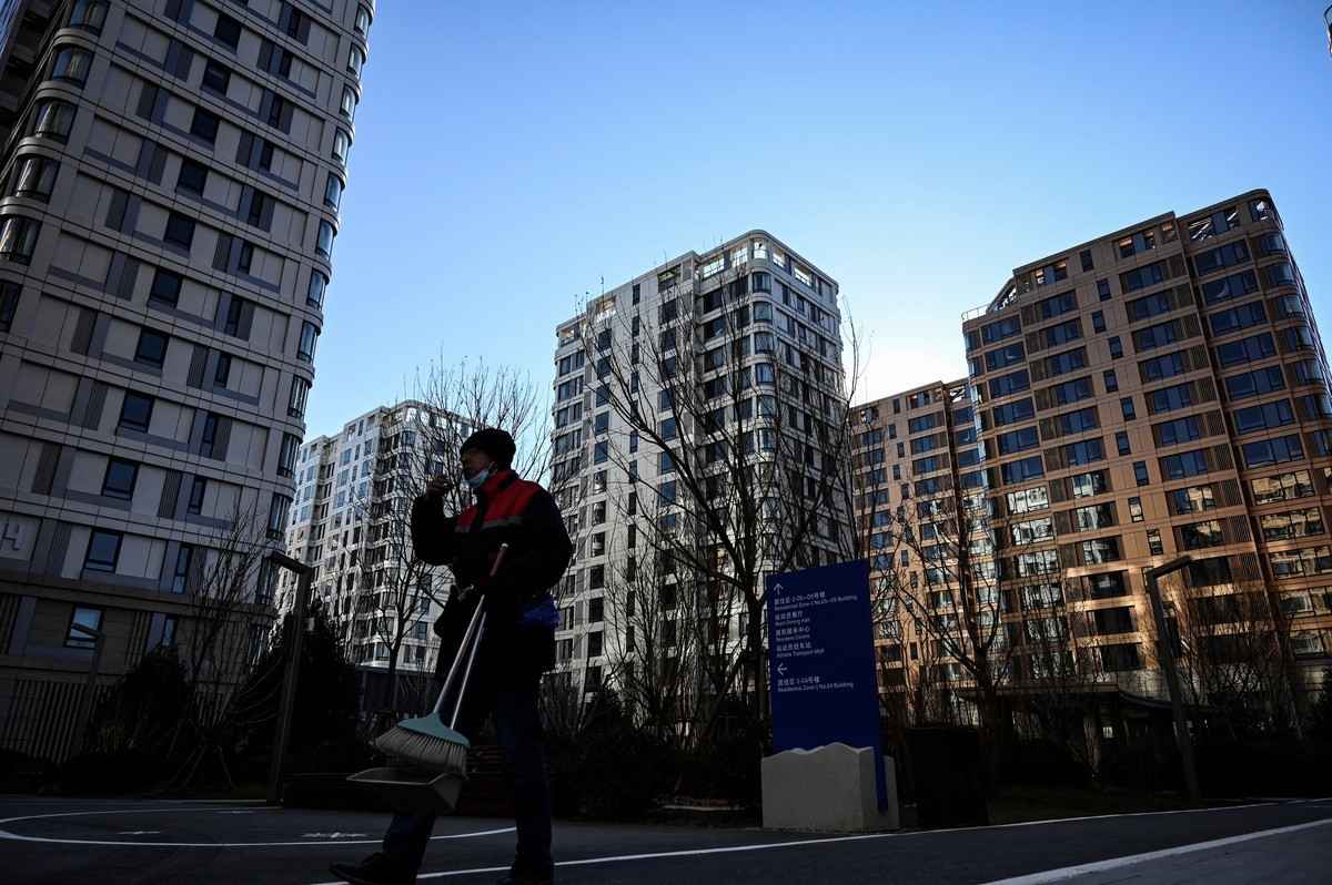 圖為2021年12月24日的北京住宅樓。（Jade Gao / AFP）