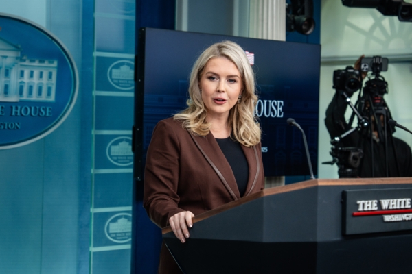 白宮為批准對華出售H200晶片決定辯護