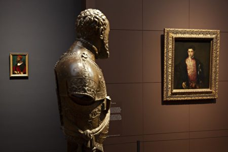 阿姆斯特丹荷蘭國家博物館的展覽《記住我》一景，照片右側為提香（Titian）的作品《拉努奇奧‧法爾內塞肖像》。（Albertine Dijkema/Rijks Museum／荷蘭國家博物館提供）